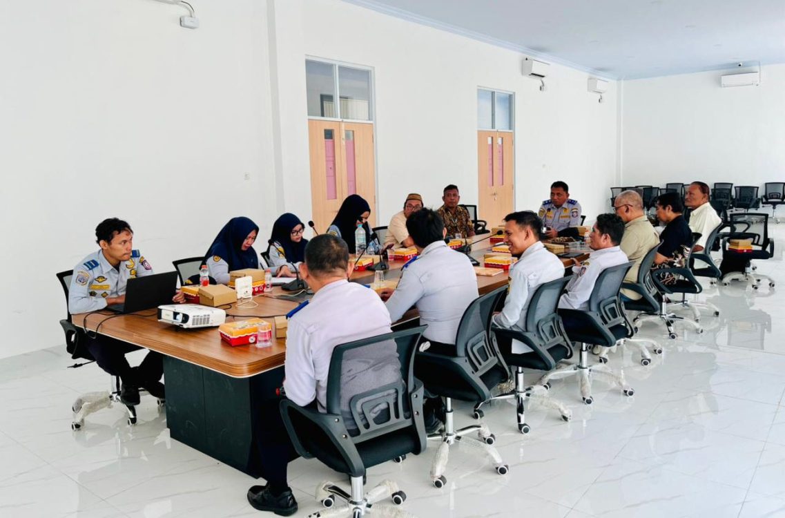 : Rapat uji coba lintasan angkutan Kota Dalam Provinsi (AKDP) di Terminal Tipe B Limboto. (foto Rini)