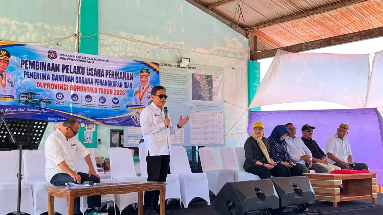 : Kepala DKP Provinsi Gorontalo, Aryanto Husain, saat malakukan pembinaan pelaku usaha perikanan. (Foto: DKP Gorontalo)