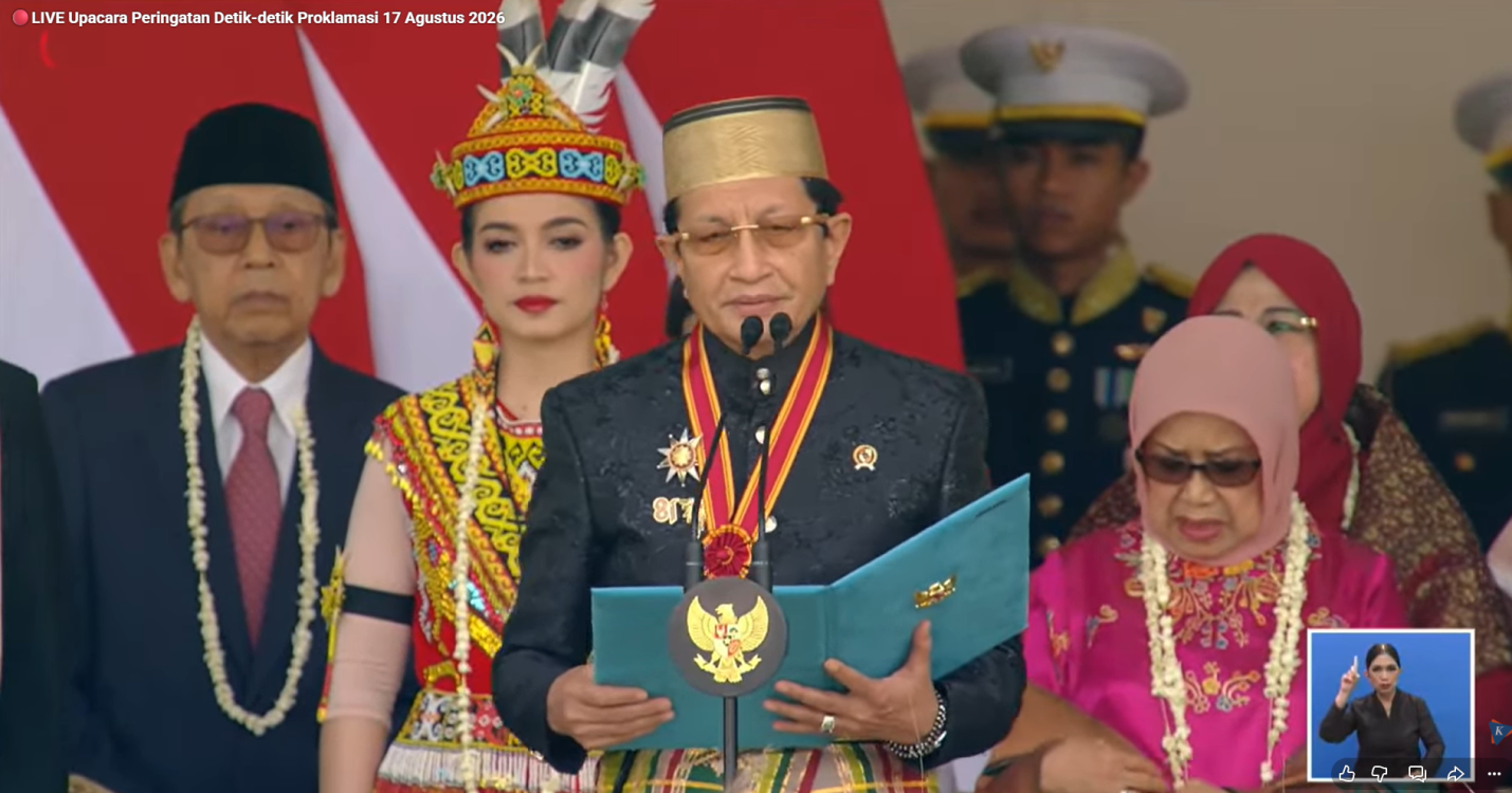 : Menteri Agama (Menag), Nasaruddin Umar memimpin pembacaan doa pada Upacara Detik-Detik Proklamasi Kemerdekaan Republik Indonesia di Istana Merdeka, Jakarta, Senin (17/8/2026). (Tangkapan Layar YouTube Setpres RI)