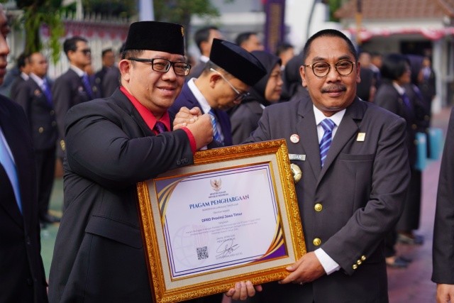 : Dewan Perwakilan Rakyat Daerah (DPRD) Jawa Timur meraih peringkat ketiga nasional dalam Penghargaan Pengelolaan Jaringan Dokumentasi dan Informasi Hukum (JDIH) Tahun 2025 kategori DPRD Provinsi. - Foto: Mc.Jatim