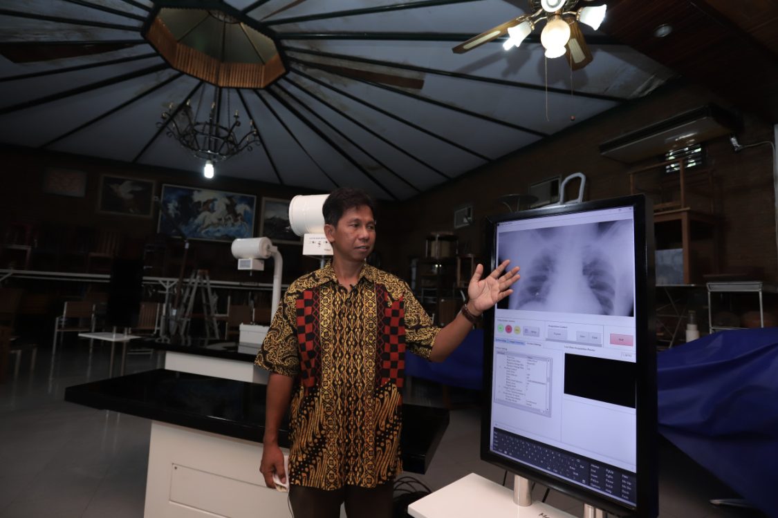 Dukung Eliminasi TB, Dosen UGM Hadirkan Rumah Skrining dan Layanan Radiografi Keliling