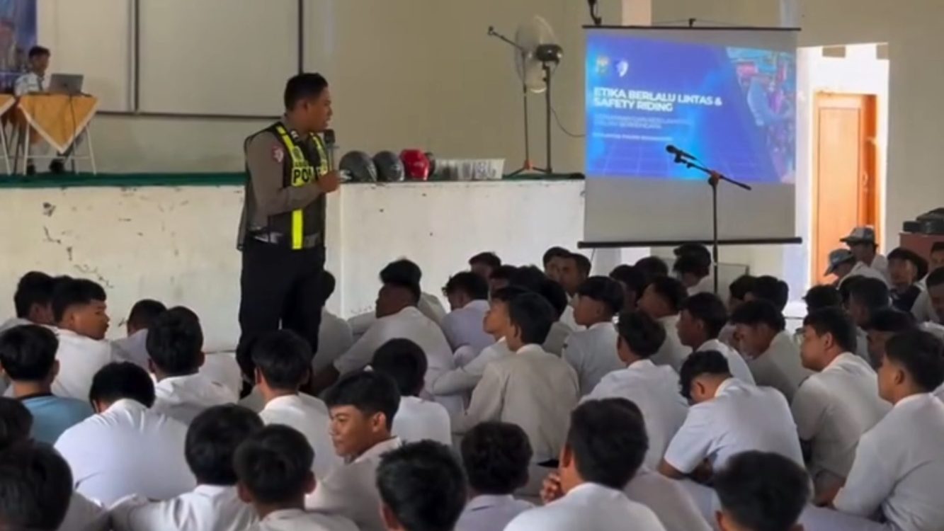 Edukasi di MPLS, Satlantas Bojonegoro Bekali Siswa Baru Aturan Berlalu Lintas dan Keselamatan Berkendara