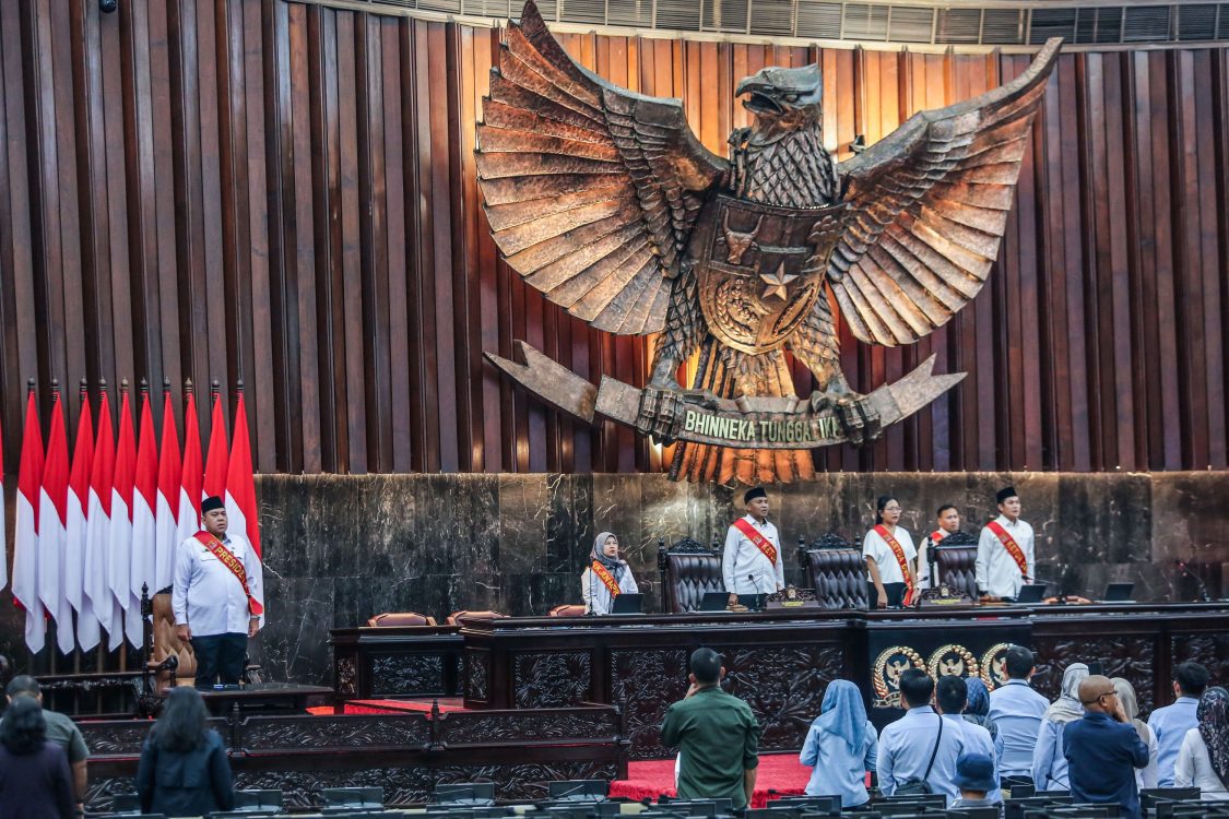 : Pegawai melakukan gladi kotor persiapan pidato Presiden di Kompleks Parlemen, Senayan, Jakarta, Rabu (12/8/2026). Gladi tersebut dilakukan untuk persiapan menjelang pidato Presiden dalam rangkaian sidang tahunan MPR, DPR, dan DPD pada tanggal 14 Agustus 2026. ANTARA FOTO/Asprilla Dwi Adha/wsj.