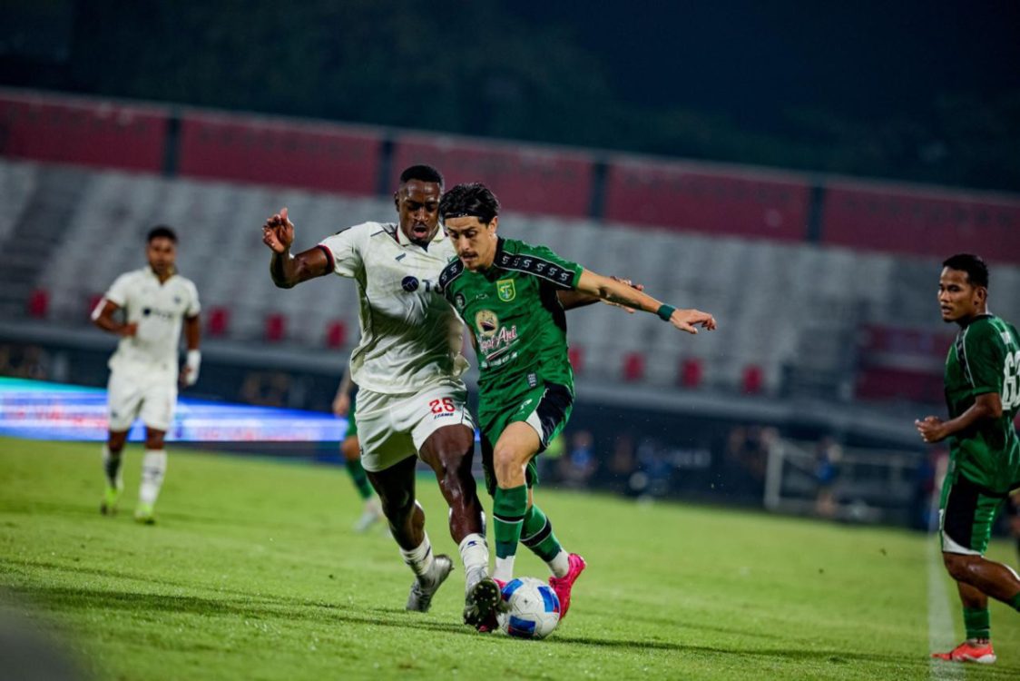 Gol Sundulan Yuran Jadi Pembeda, Persebaya Unggul Saat Turun Minum