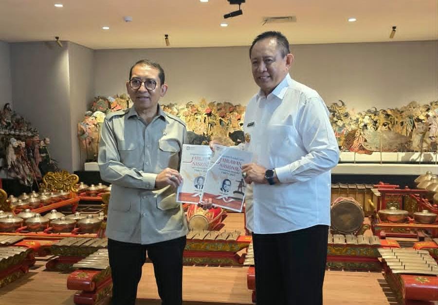 : Gubernur Gorontalo Gusnar Ismail saat bertemu Menteri Kebudayaan untuk memperjuangkan pengusulan dua tokoh asal Gorontalo, H.B. Jassin dan dr. Aloei Saboe, sebagai calon Pahlawan Nasional. (Foto istimewa)