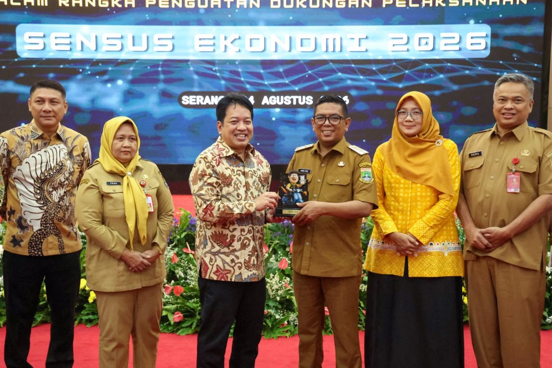: Gubernur Banten Andra Soni menerima Petugas Pendata Lapangan (PPL) Sensus Ekonomi 2026 Kelurahan Kota Baru, Kota Serang Ia Yulia Siti Azizah di Rumah Dinas Gubernur Banten, Jalan Brigjen KH Syam’un No. 5 Kota Serang, Rabu (5/8/2026)/(Biro Adpimpro Banten)