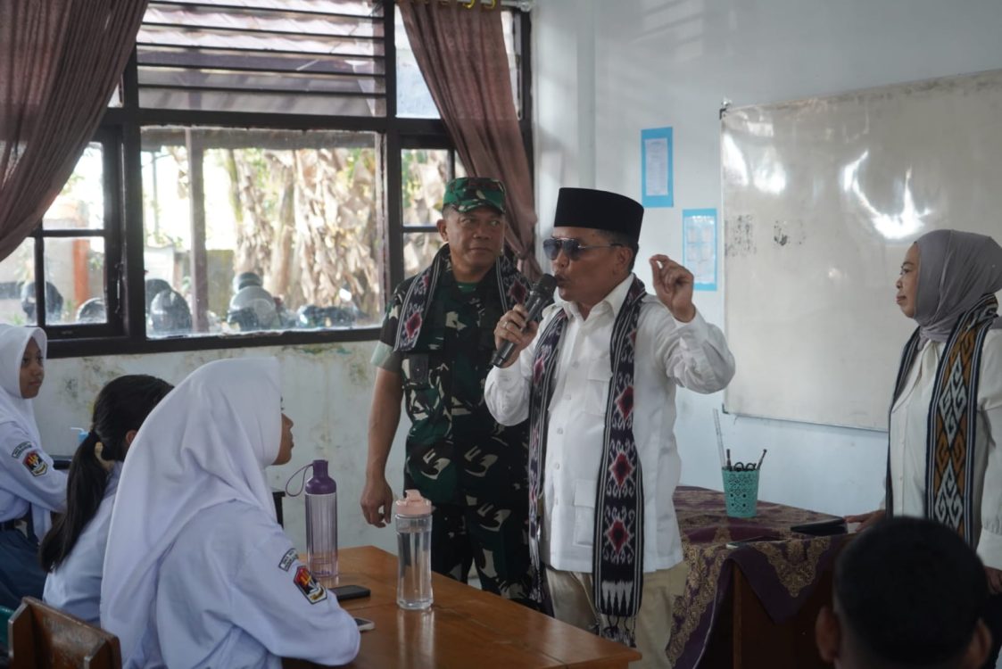 : Gubernur Kalimantan Tengah, Agustiar Sabran, memberikan motivasi kepada para pelajar SMA Negeri 1 Pangkalan Bun. - Foto: Mc.Kalteng
