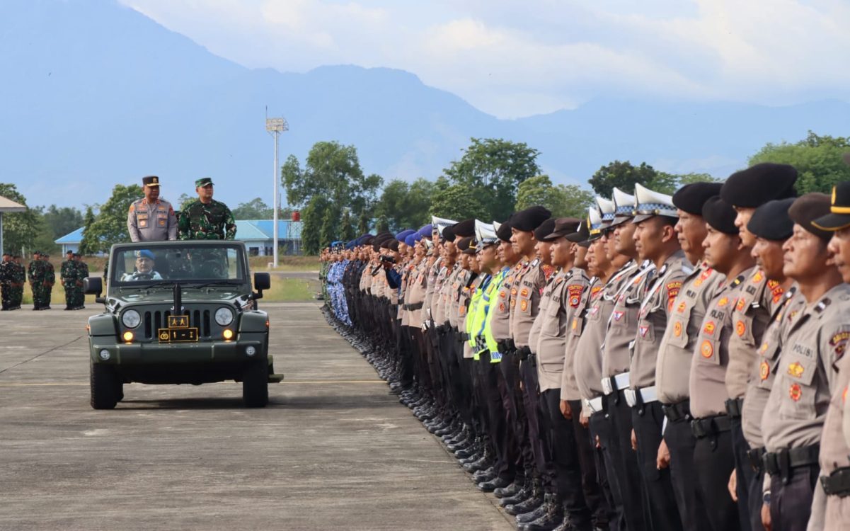 : Kapolda Aceh Irjen Ruddi Setiawan, bersama Kasdam Iskandar Muda Brigjen Dwi Sasongko memimpin apel gelar pasukan dalam rangka pencegahan dan penanganan karhutla serta pengamanan peringatan Hari Damai Aceh (HDA) ke-21 di Lanud Sultan Iskandar Muda (SIM) Blang Bintang, Kabupaten Aceh Besa
