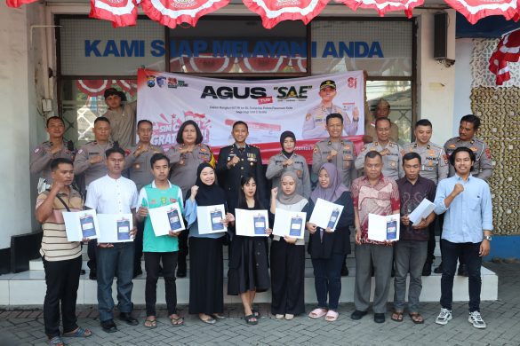 HUT ke-81 Kemerdekaan RI, Satlantas Pasuruan Kota Berikan SIM Gratis untuk Warga Bernama Agus