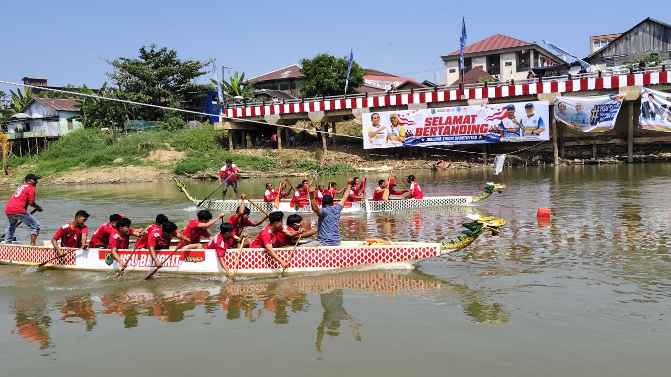 : Lomba balap perahu naga dan perahu tradisional dalam rangka memeriahkan Hari Ulang Tahun (HUT) ke-81 Kemerdekaan Republik Indonesia, yang berlangsung di kawasan Tugu Siring Itik Amuntai, Sabtu (22/8/2026).