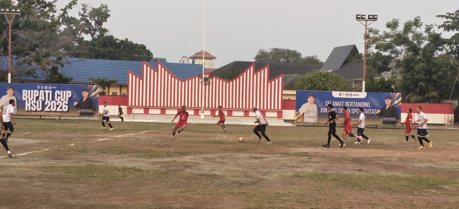 : Laga eksibisi pembuka mempertemukan tim Pemerintah Kabupaten (Pemkab) HSU melawan tim gabungan Polres HSU x Kodim 1001/HSU-BLG.