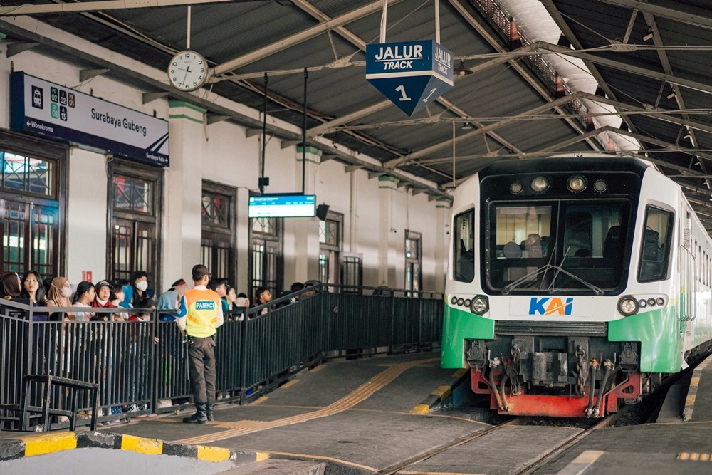 : KAI Commuter Area 8 Surabaya mencatat peningkatan mobilitas masyarakat selama periode libur panjang dalam rangka memperingati Hari Ulang Tahun (HUT) ke-81 Kemerdekaan Republik Indonesia pada 15–17 Agustus 2026. -Foto: Mc.Jatim