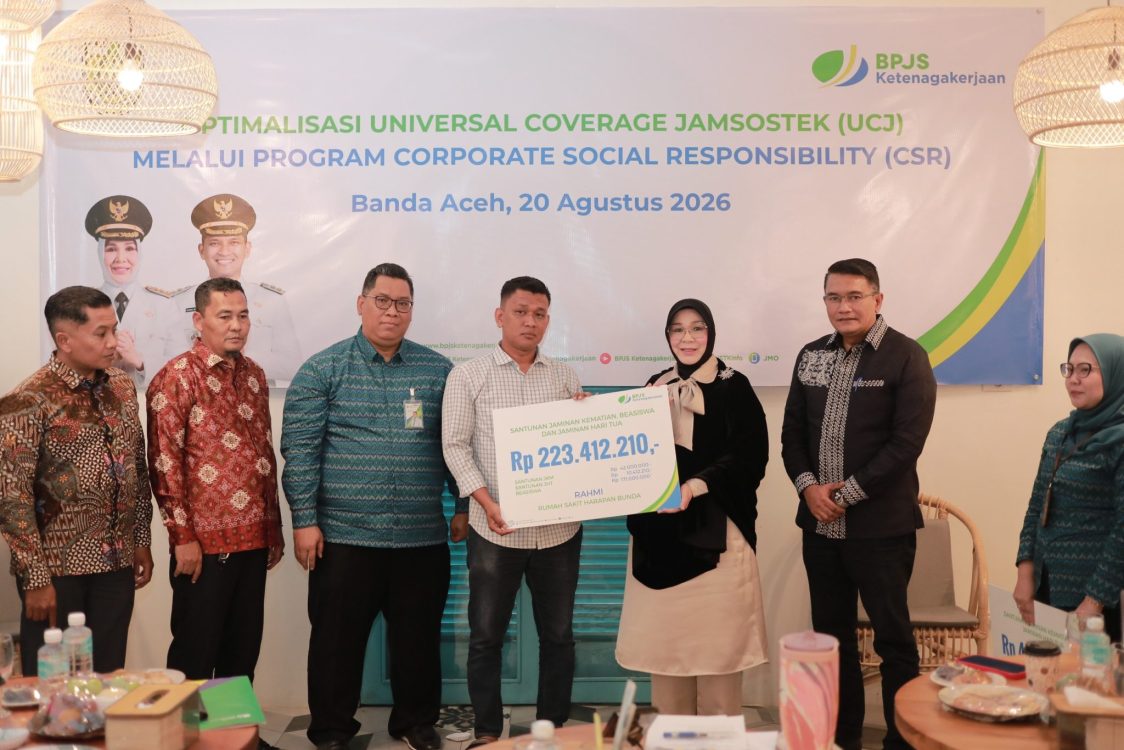 : Wali Kota Banda Aceh Illiza Sa'aduddin Djamal dalam pertemuan bersama BPJS Ketenagakerjaan dalam rangka penguatan Universal Coverage Jamsostek Kota Banda Aceh Tahun 2026, Kamis 20 Agustus 2026, di Café Tropicollo, Banda Aceh.