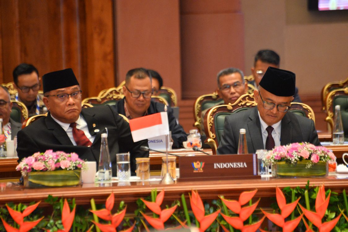 : Menteri Lingkungan Hidup/Kepala Badan Pengendalian Lingkungan Hidup (KLH/BPLH), Moh Jumhur Hidayat, memimpin delegasi Indonesia dalam pertemuan Menteri Lingkungan Hidup BRICS ke-12 yang diselenggarakan di New Delhi, India. (foto: Humas Kemen LH)