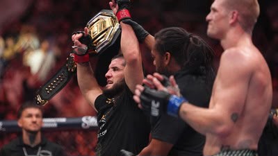 Islam Makhachev Berhasil Pertahankan Gelar Juara Kelas Welter UFC