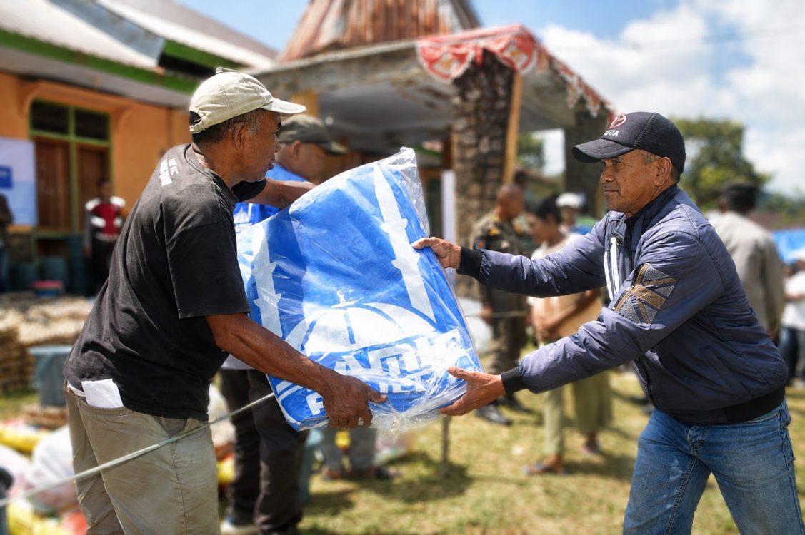 : Medan berat dan akses yang terputus akibat longsor tak menyurutkan aksi kemanusiaan. Penyaluran bantuan pascagempa di Manggarai, NTT diprioritaskan bagi warga rentan dan pemilik rumah rusak berat di pelosok Cibal Barat, Jumat (28/8/2026).