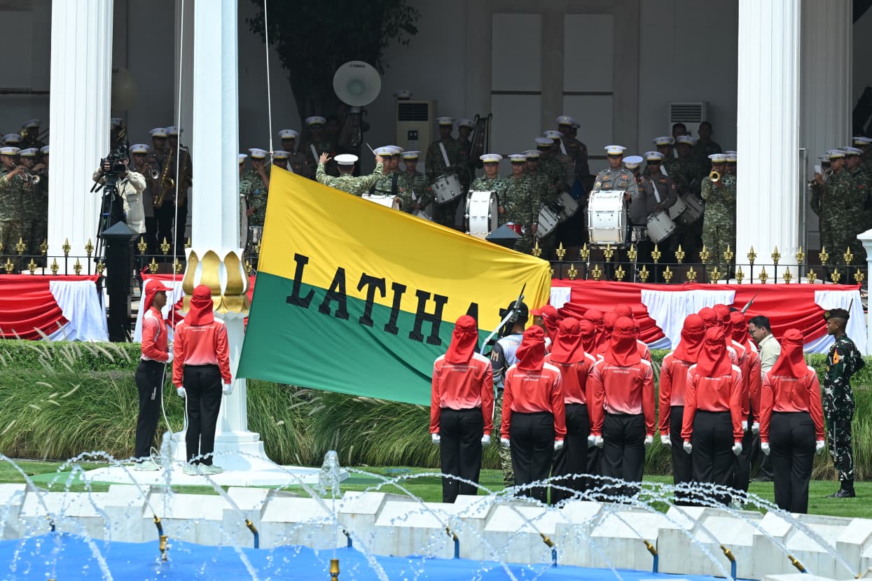 : Persiapan pelaksanaan Upacara HUT Ke-81 Kemerdekaan Republik Indonesia mulai memasuki tahap gladi parsial di halaman Istana Merdeka, Jakarta, pada Selasa (11/8/2026). (BPMI Setpres)