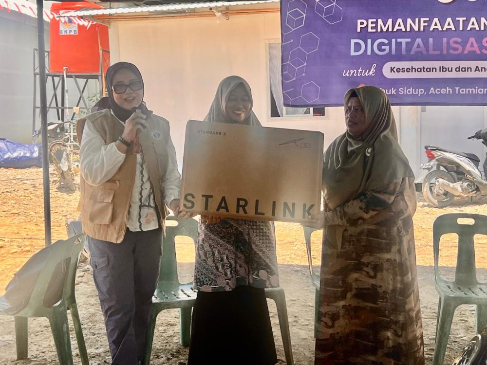 : Tim Pengabdian Masyarakat DPMK Institut Teknologi Bandung (ITB) melaksanakan program Top Down - Tanggap Bencana Sumatera ke-2 di Hunian Sementara (Huntara) Desa Lubuk Sidup, Kecamatan Sekerak, Kabupaten Aceh Tamiang, dengan fokus pada pemulihan kesehatan pascabencana berbasis digitalisasi. (Foto: Istimewa)