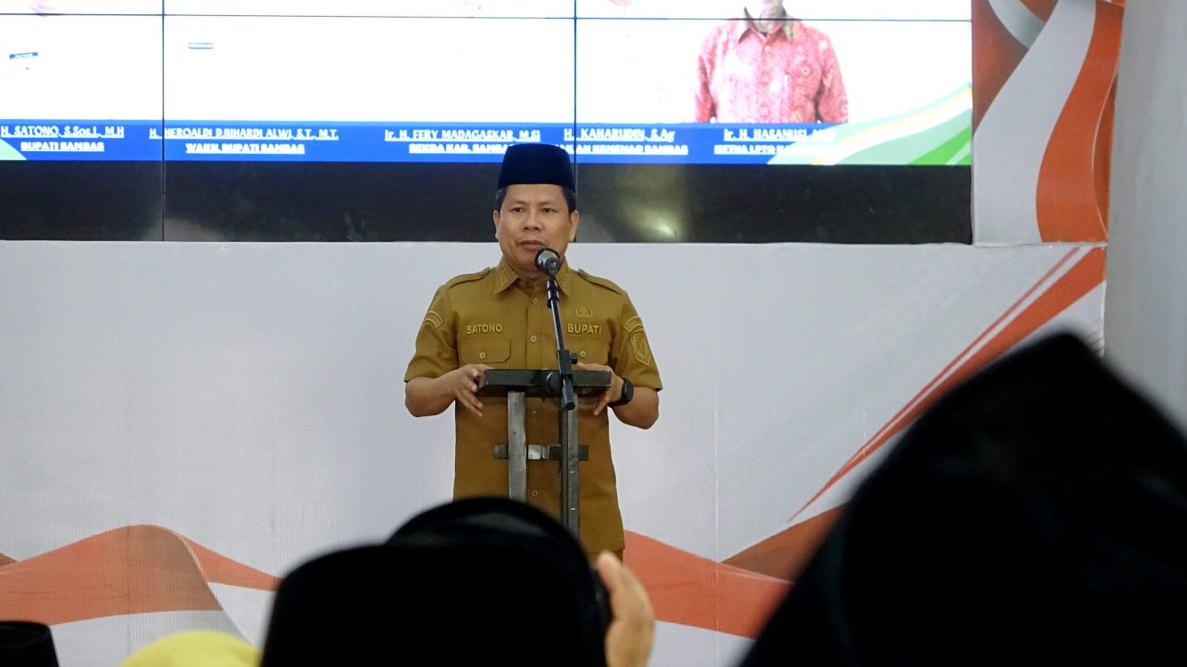 : Bupati Sambas, Satono, menyampaikan apresiasi dan terima kasih kepada seluruh peserta, pelatih, pembina, serta pendamping yang telah memberikan waktu, tenaga, dan kemampuan selama mengikuti MTQ XXXIV Kalimantan Barat. (foto: MC Sambas)