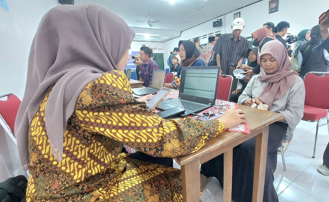 : Warga antusias ikuti pelaksanaan uji coba Program Perlindungan Sosial Digital di Kalurahan Donoharjo, Kapanewon Ngaglik, Kabupaten Sleman, Daerah Istimewa Yogyakarta, Kamis (13/8/2026). (Jhon Rico/InfoPublik)