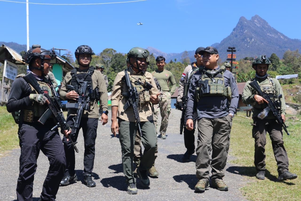 Kaops Damai Cartenz-2026 Tinjau Pos Satgas Kepolisian Ops Damai Cartenz di Sinak, Perkuat Pendekatan Humanis Bersama Masyarakat