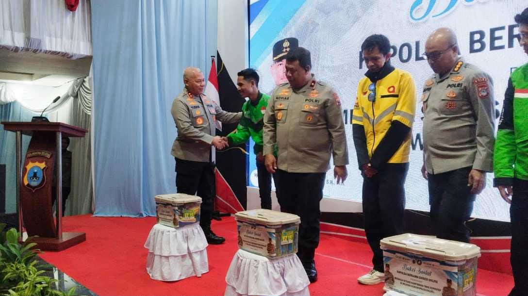 Kapolda Kalsel Gandeng Driver Online Jaga Kamtibmas, 500 Paket Sembako Dibagikan