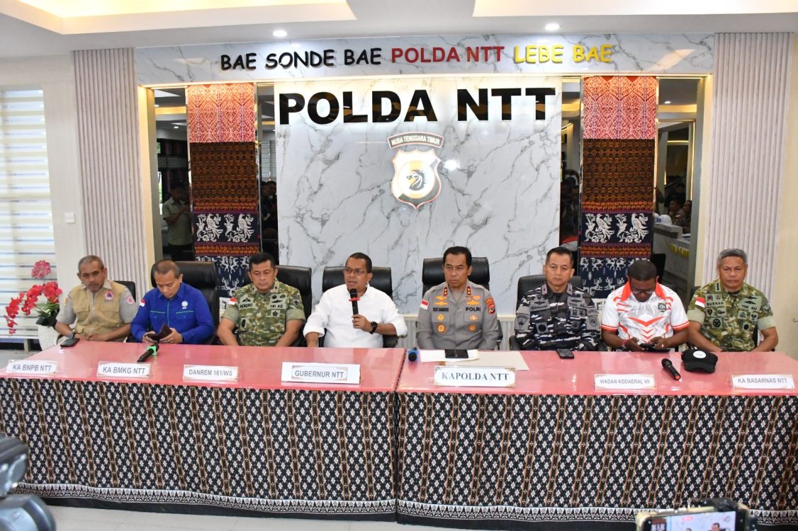 Kapolda NTT dan Gubernur Sampaikan Penanganan Gempa Flores: Fokus Evakuasi, Data Korban, dan Cegah Hoaks