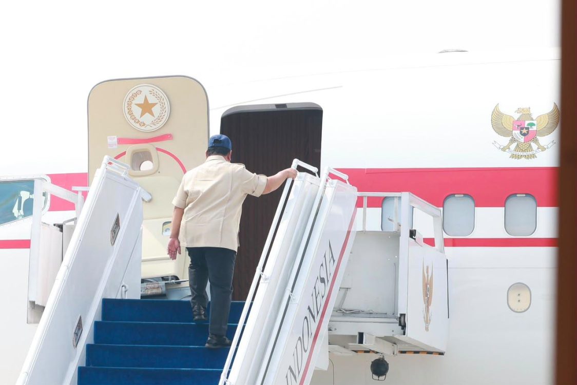 : Presiden Prabowo Subianto bertolak menuju Kalimantan pada Sabtu (22/8/2026) untuk meninjau penanganan kebakaran hutan dan lahan (karhutla) yang berlangsung serentak di sejumlah wilayah. (BPMI Setpres)