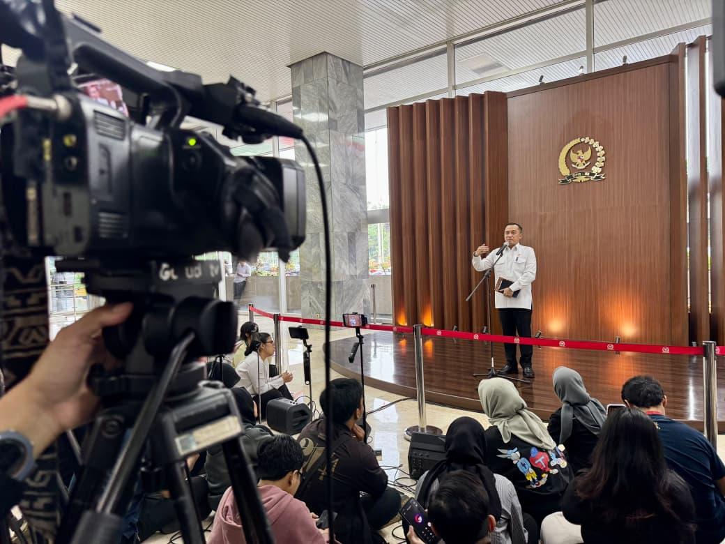 : Menteri Sekretaris Negara (Mensesneg) Prasetyo Hadi dalam keterangan pers kepada awak media di Gedung Nusantara III DPR/MPR RI, Jakarta, pada Senin (10/8/2026). (Humas Kemsetneg)