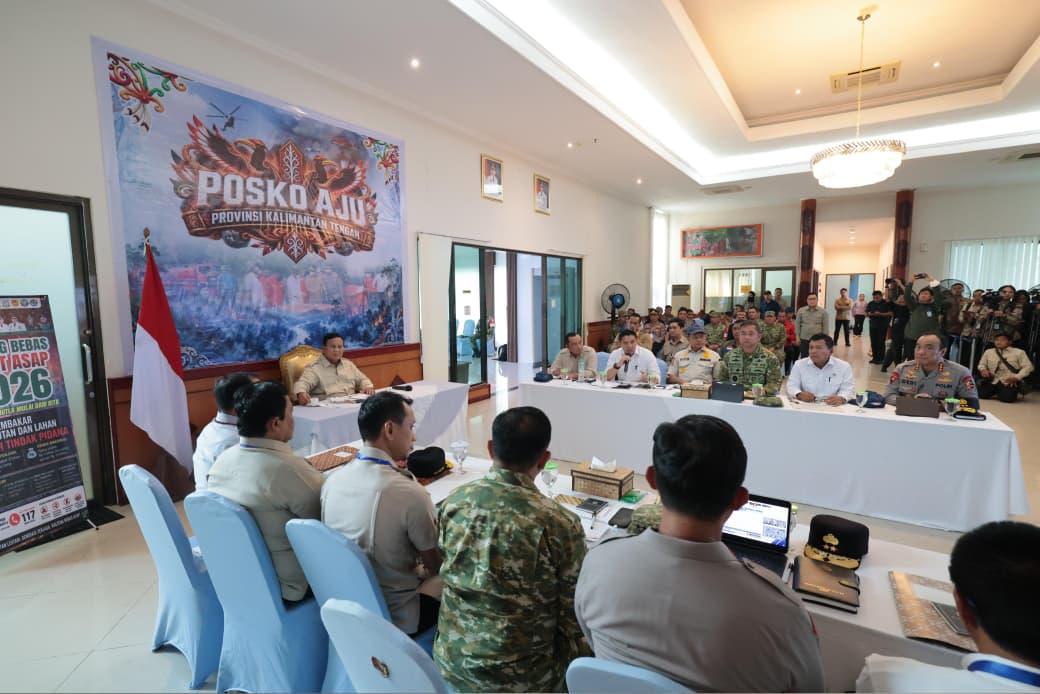 : Presiden Prabowo Subianto bertolak ke Kalimantan Barat dan Kalimantan Tengah pada Sabtu pagi (22/08/2026), untuk mengecek langsung penanganan kebakaran hutan dan lahan (karhutla). (Foto: BPMI Setpres)