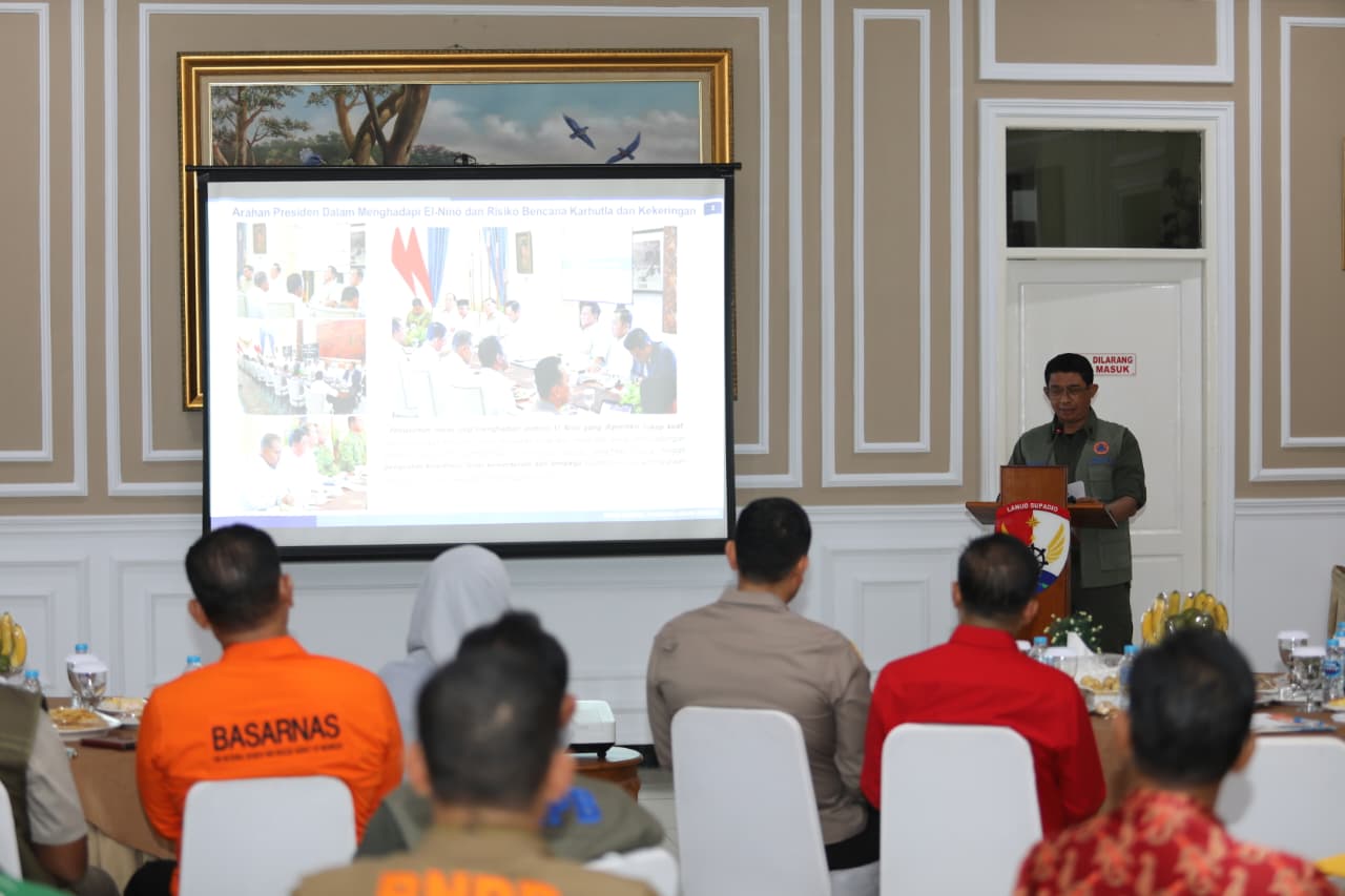 Kebakaran Meluas, BNPB Tambah Helikopter Dua Water Bombing ke Kalimantan Barat