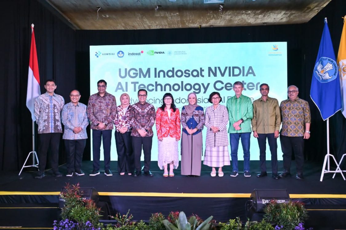 : Menkomdigi Meutya Hafid berfoto bersama usai memberikan keynote speech pada peluncuran NVAITC Joint Center UGM–Indosat Ooredoo Hutchison–NVIDIA di Innovation and Creativity Center (GIK), Universitas Gadjah Mada (UGM), Yogyakarta. (foto: Humas Kemkomdigi)