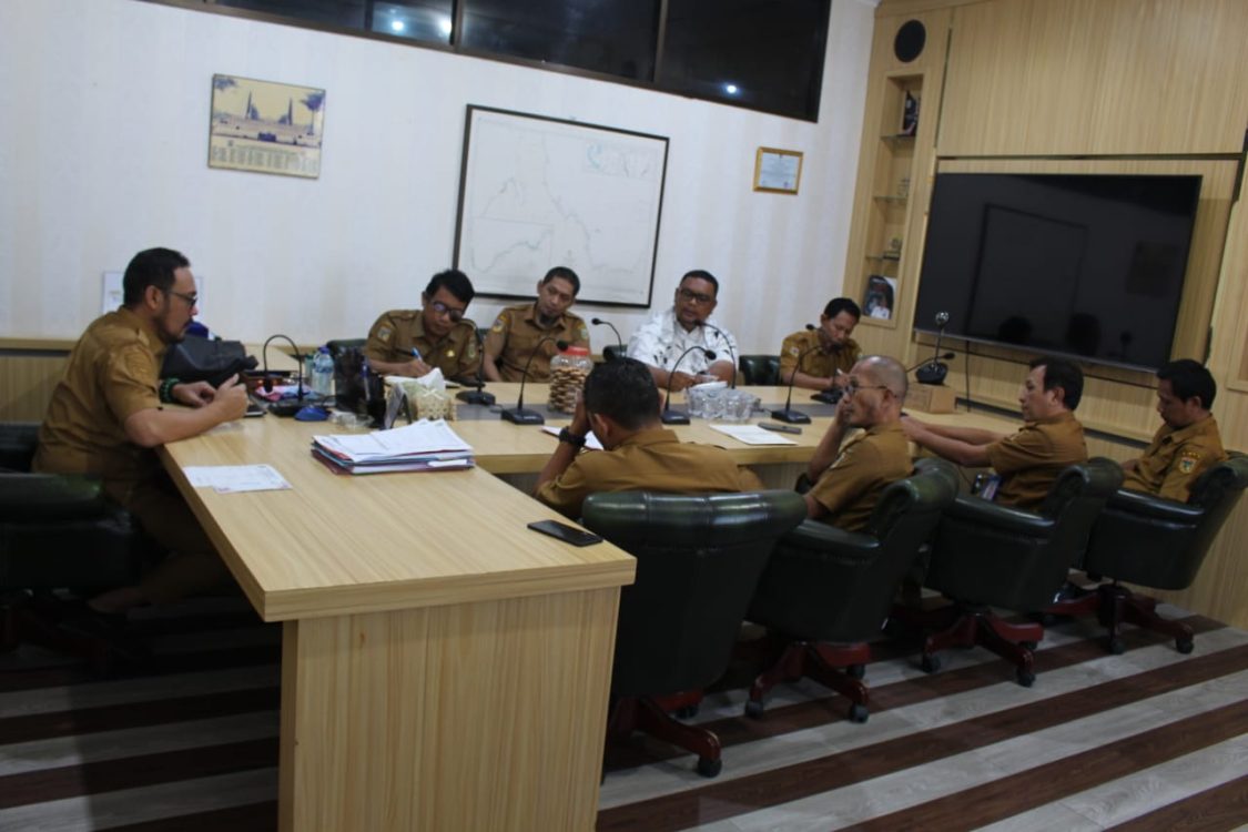 : Sekretaris Daerah Kabupaten Parigi Moutong Zulfinasran memimpin rapat perdana koordinasi persiapan penilaian Apresiasi Pemerintah Daerah Berprestasi Tahun 2026 di Ruang Rapat Sekda, Senin (10/8/2026).