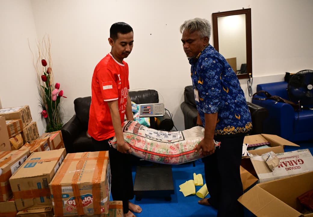 : Kementerian Perhubungan (Kemenhub) menggalang bantuan kemanusiaan bagi masyarakat terdampak gempa bumi di Pulau Flores, Nusa Tenggara Timur (NTT). Bantuan yang dihimpun dari ASN Kemenhub akan disalurkan melalui jalur udara dan laut untuk mendukung pemulihan masyarakat terdampak. (Foto: Humas Kemenhub)