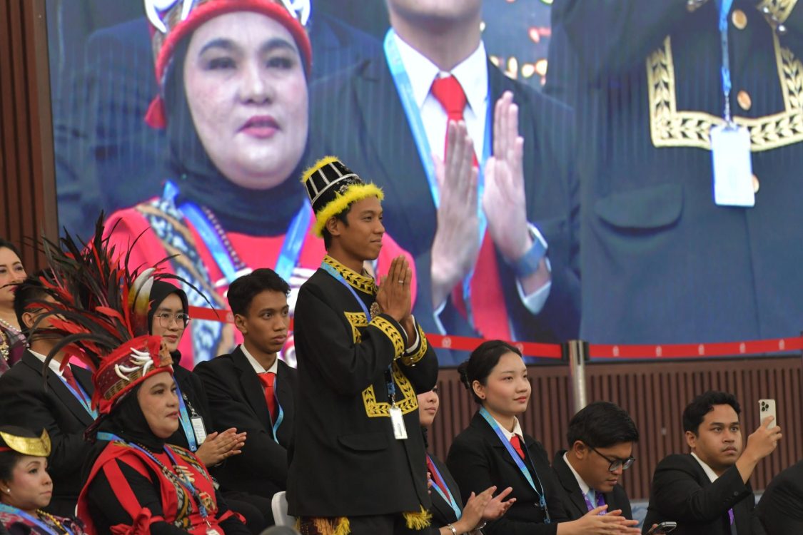 : Andre Kawaru adalah salah satu penerima manfaat program KPR Subsidi FLPP (Fasilitas Likuiditas Pembiayaan Perumahan) Sekolah Rakyat yang disebut Presiden Prabowo Subianto dalam Pidato Kenegaraan di Gedung DPR/MPR, Jumat (14/8/2026). (Foto: Amiri Yandi/InfoPublik)