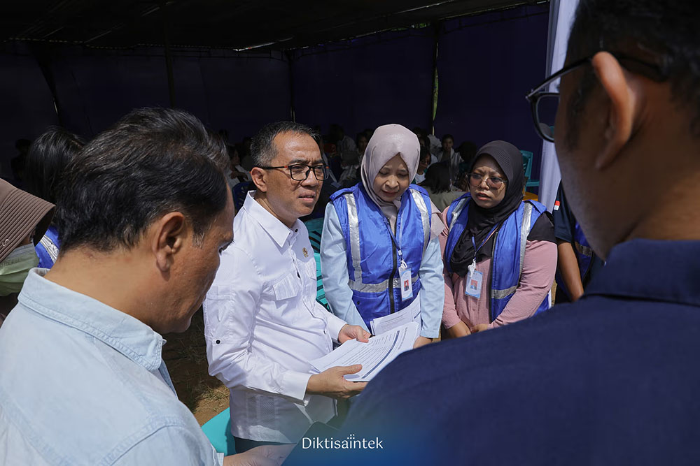 : Kementerian Pendidikan Tinggi, Sains, dan Teknologi (Kemdiktisaintek) menyiapkan Aksara Mahasiswa (Aksi Pembelajaran dan Pemberdayaan Masyarakat oleh Mahasiswa) untuk menggerakkan potensi perguruan tinggi dalam proses pemulihan pascabencana. (Foto: Dok Kemdiktisaintek)