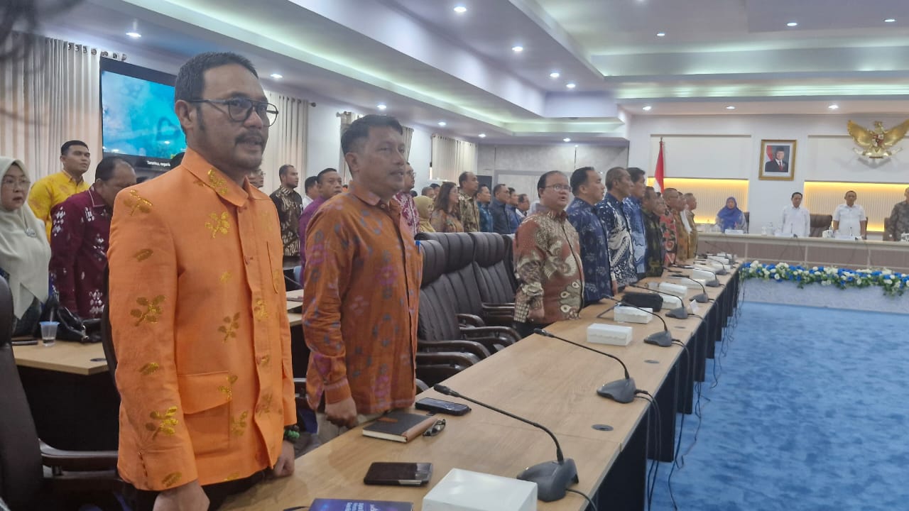 : Masifnya deteksi dini Tuberkulosis yang ditopang pemerataan tenaga kesehatan hingga ke wilayah pelosok merupakan fondasi vital dalam mengeliminasi penularan serta meningkatkan derajat kesehatan masyarakat. Kemenkes dan Pemkab Parigi Moutong perkuat deteksi TB, Sabtu (22/8/2026).