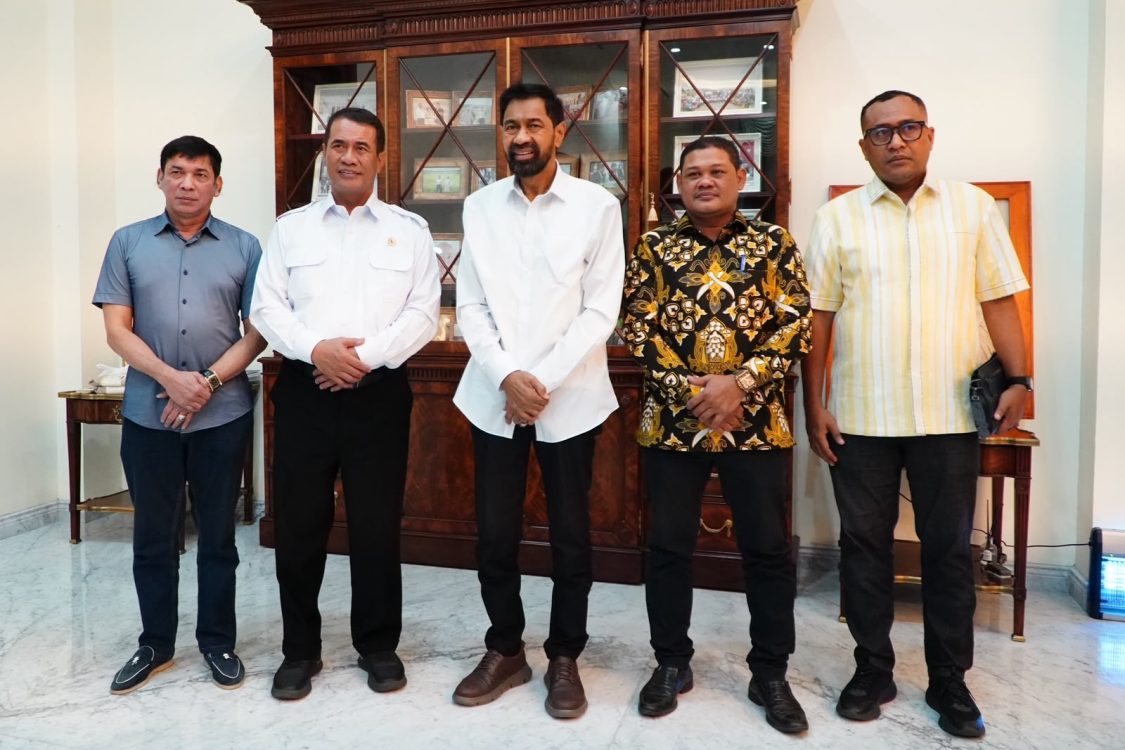 : Momen kunjungan Gubernur Aceh Muzakir Manaf ke kediaman Menteri Pertanian Andi Amran Sulaiman di Jakarta pada Selasa (4/8/2026) untuk melaporkan perkembangan pemulihan sektor pertanian pascabencana. (Foto: Dok. Kementan)