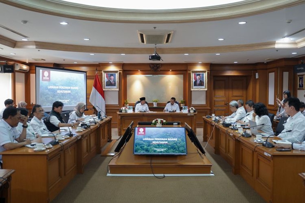 : Menteri Kehutanan, Raja Juli Antoni memimpin Rapat Pimpinan (Rapim) di Manggala Kementerian Kehutanan. (Foto: Humas Kemenhut)