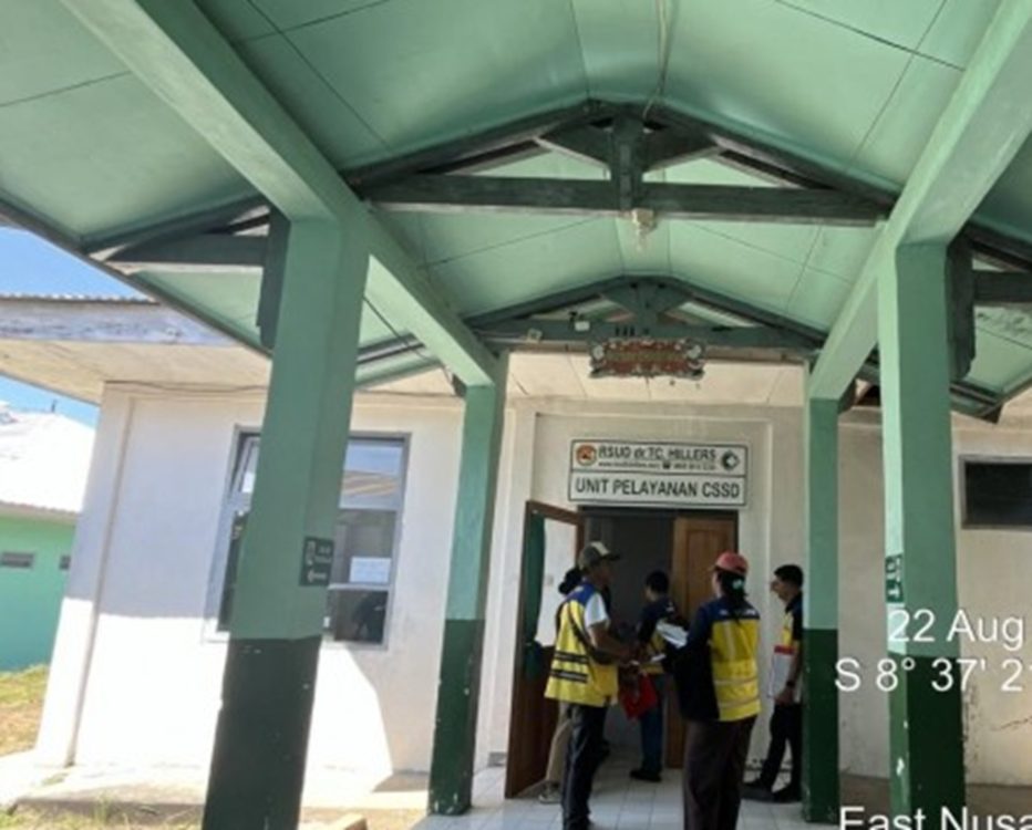 : Kemen PU terus mempercepat pemeriksaan keandalan bangunan pascagempa di Nusa Tenggara Timur (NTT), terutama pada fasilitas kesehatan yang menjadi bagian penting dalam pemulihan pelayanan dasar masyarakat. (foto: Humas Kemen PU)