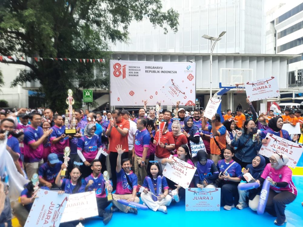 : Para peserta Lomba Khas Kemerdekaan dan pemenang Komdigi Karnaval 2026 di Lapangan Anantakupa, Jakarta, Rabu (19/8/2026). (Foto: Wahyu Sudoyo/InfoPublik.id/KPM Kemkomdigi)