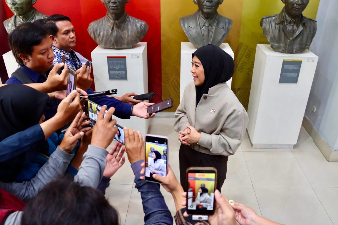 : Menkomdigi Meutya Hafid saat diwawancara awak media. (Foto: Dok. Kemkomdigi)