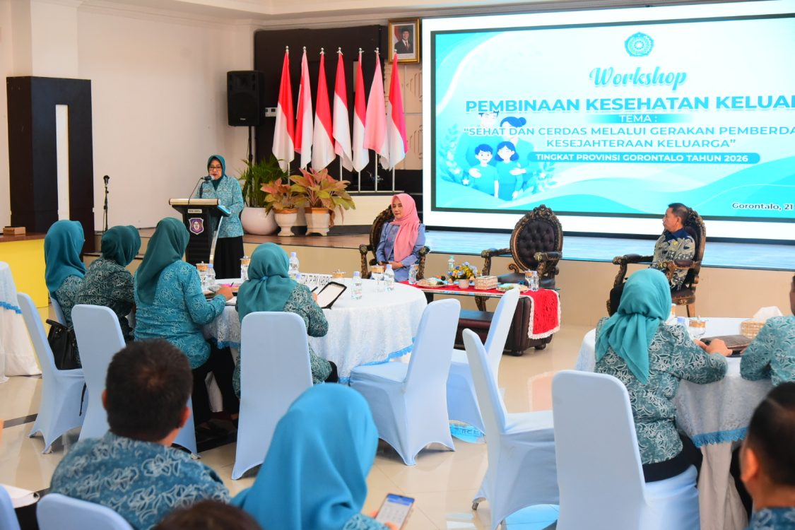 : Ketua TP PKK Provinsi Gorontalo Nani Ismail Mokodongan saat membuka Workshop Pembinaan Kesehatan Keluarga di Aula Rumah Jabatan Gubernur, Jumat (21/8/2026). (Foto : Mila)