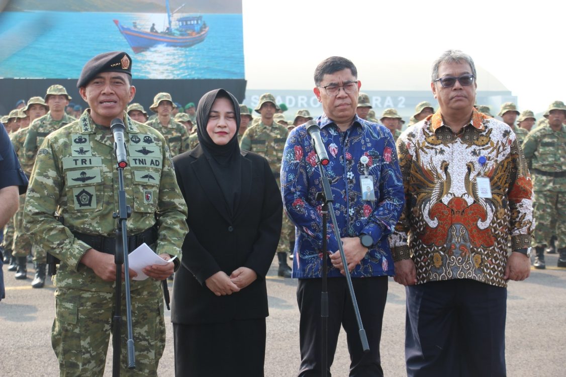 : Kementerian Kelautan dan Perikanan (KKP) merampungkan pendikan dan pelatihan (diklat) terhadap ribuan sumber daya manusia (SDM) pengelola sebagai rangkaian persiapan operasional Kampung Nelayan Merah Putih (KNMP). Pelatihan berlangsung selama lebih dari satu bulan di 10 lokasi berbeda, dan seluruh peserta dinyatakan lulus. (Foto: Dok. KKP)