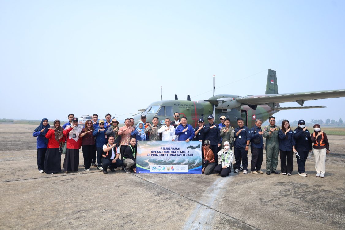 : Pelaksanaan Operasi Modifikasi Cuaca (OMC) yang dipusatkan di Bandar Udara Tjilik Riwut, Palangka Raya, Kalimantan Tengah. (Foto: Humas Kemen LH)