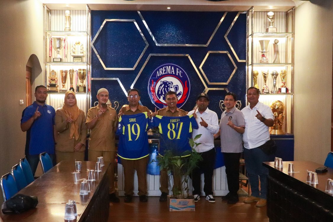 Kolaborasi Hijau "Save Forest 1987": Arema FC, Aremania, dan Bakorwil III Malang Bersinergi Jaga Kelestarian Alam