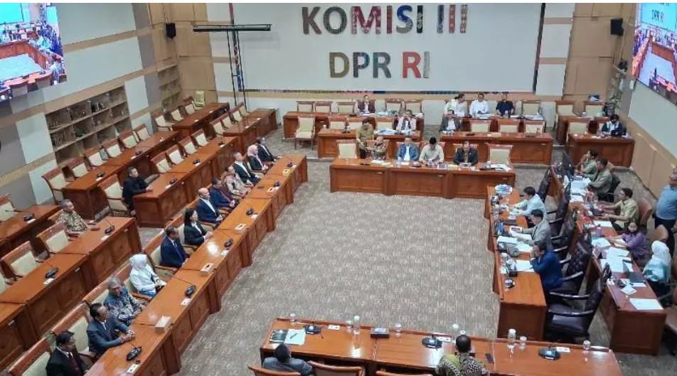 : Rapat Komisi III DPR-RI dalam melaskanakan Fit and Proper Test seleksi Calon Hakim Agung MA 2026. (Foto-Dok Humas DPR-RI)