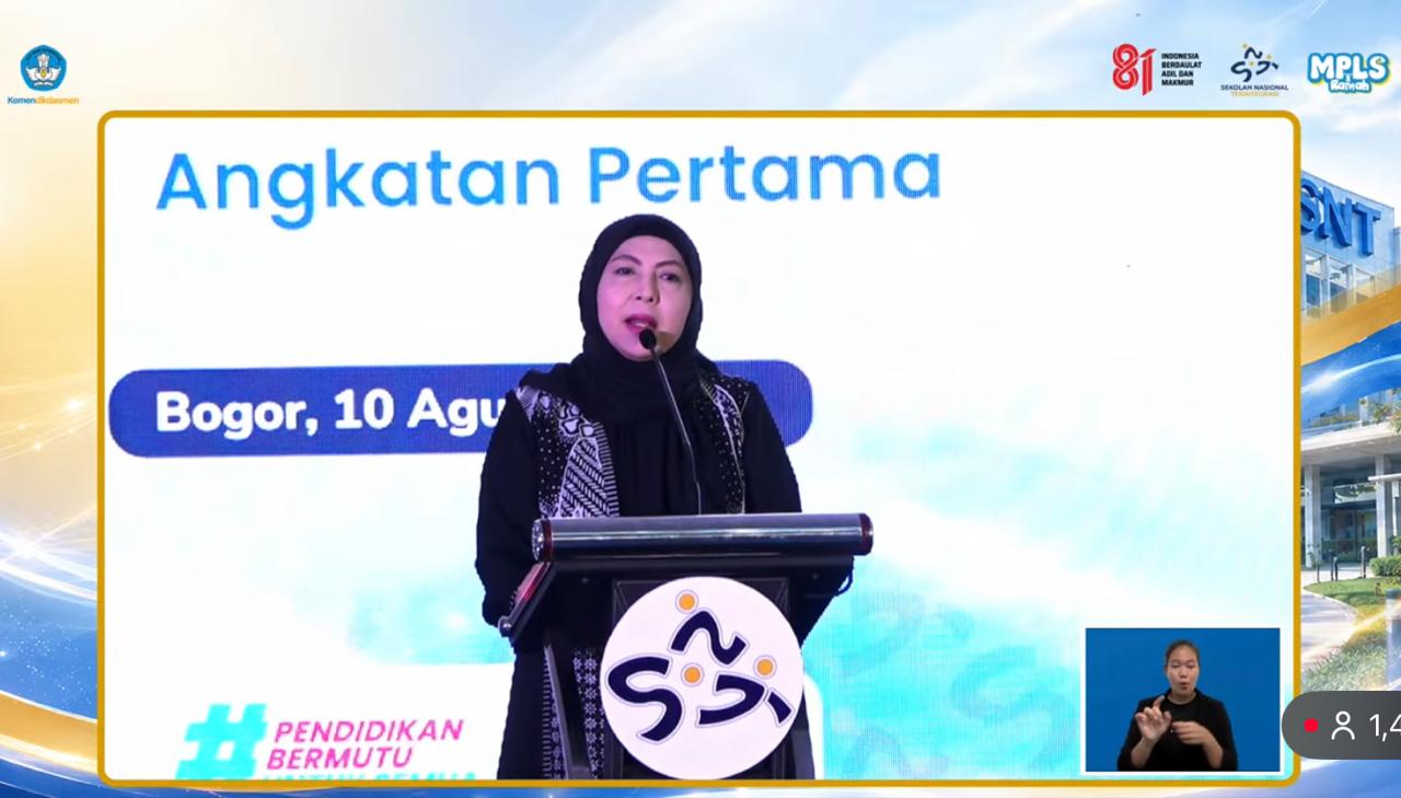 : Wakil Ketua Komisi X DPR RI Himmatul Aliyahdalam Pembukaan Masa Pengenalan Lingkungan Sekolah (MPLS) SNT Angkatan Pertama di SNT 7 Bogor. (Foto: Pasha Yudha Ernowo Infopublik/Igid/Youtube Kemendikdasmen)