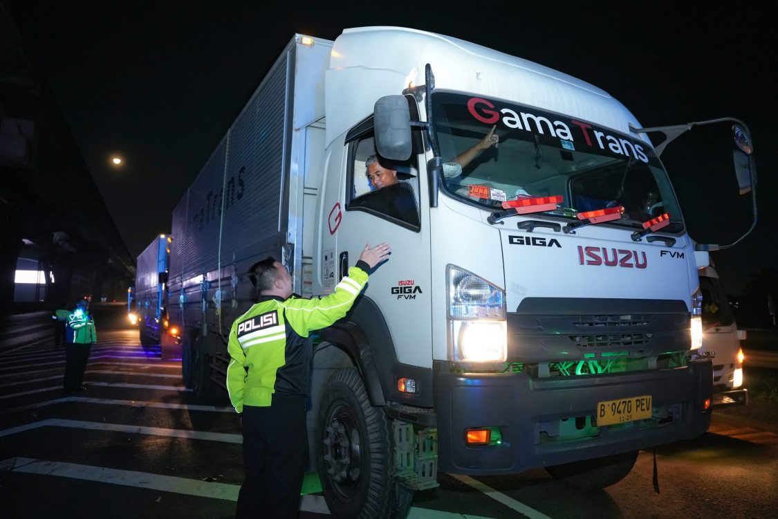 Korlantas Polri Tindak Truk Sumbu 3 di Tol Jakarta⁠–Cikampek, Larangan Berlaku hingga 29 Maret 2026