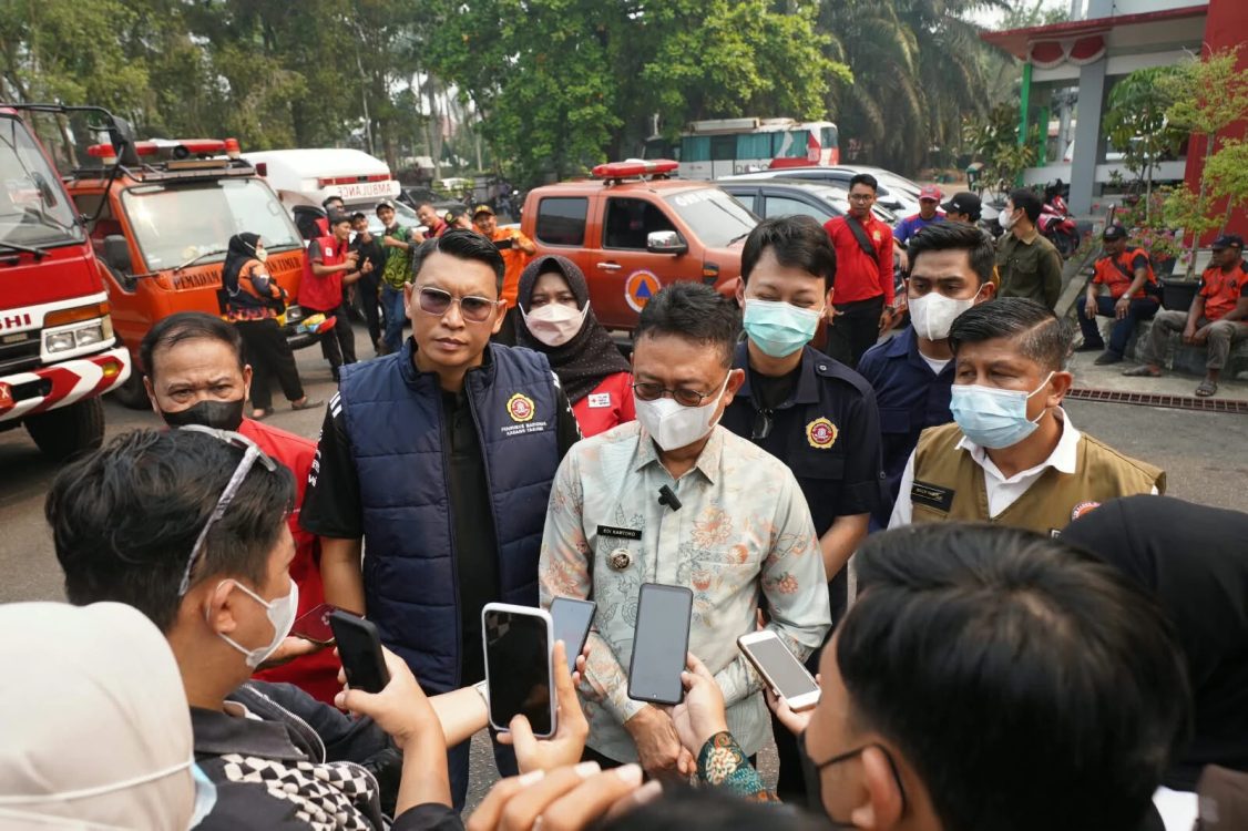 : Foto: Wali Kota Pontianak Edi Rusdi Kamtono (berbatik lengan panjang)/MC Pontianak
